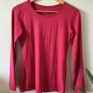 Soft and vibrant pink Uniqlo HEATTECH long-sleeve